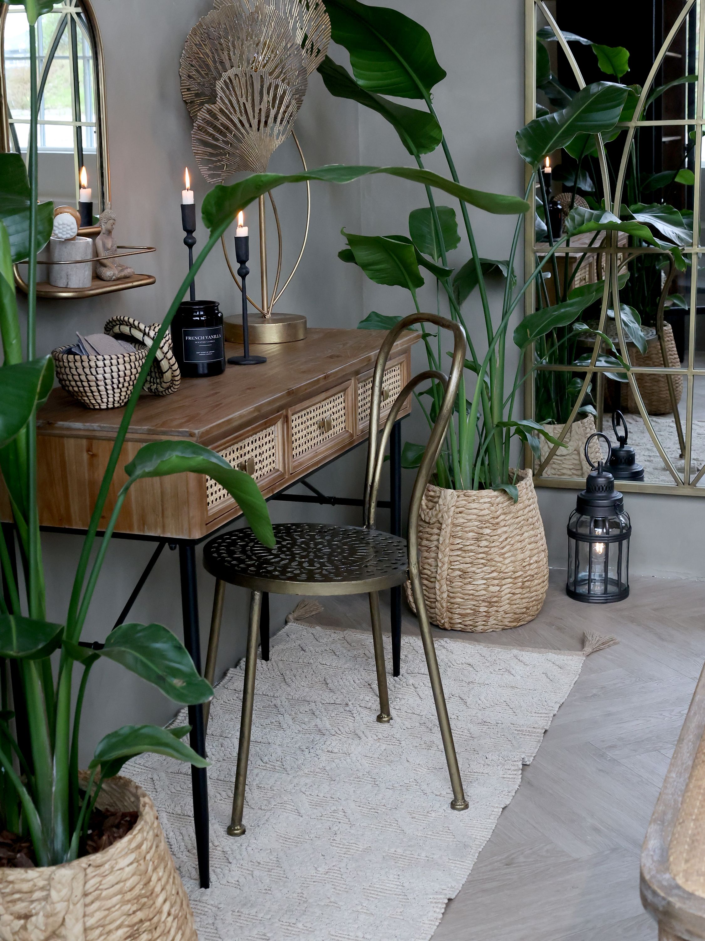 Matstol i antikmässing från Chic Antique