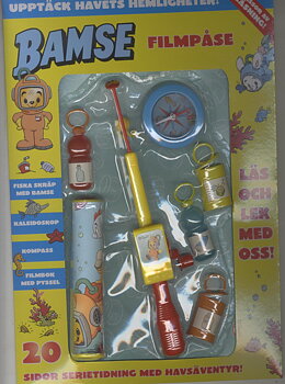 Presentpåse nr 1 2026 Bamse Filmpåse med Fiska skräp med Bamse, Kalejdoskop och Kompass