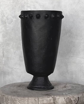 MOJO pot on leg