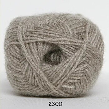 Hjertegarn Sock 4 Enfärgad Beige 2300 Stickfasthet 30m/10 cm på stickor 3,00 mm