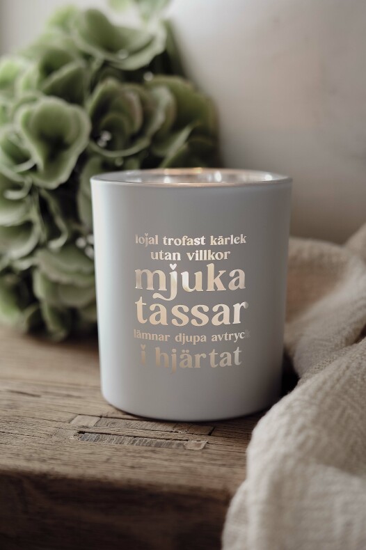 Ljuslykta "Mjuka tassar" vit - Majas Cottage