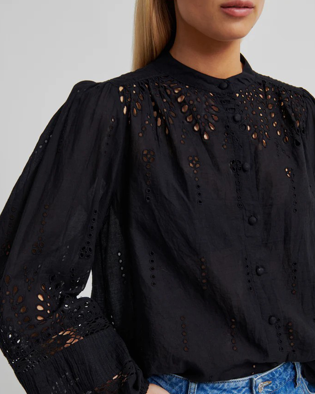 Blus Camil genombruten svart - 2