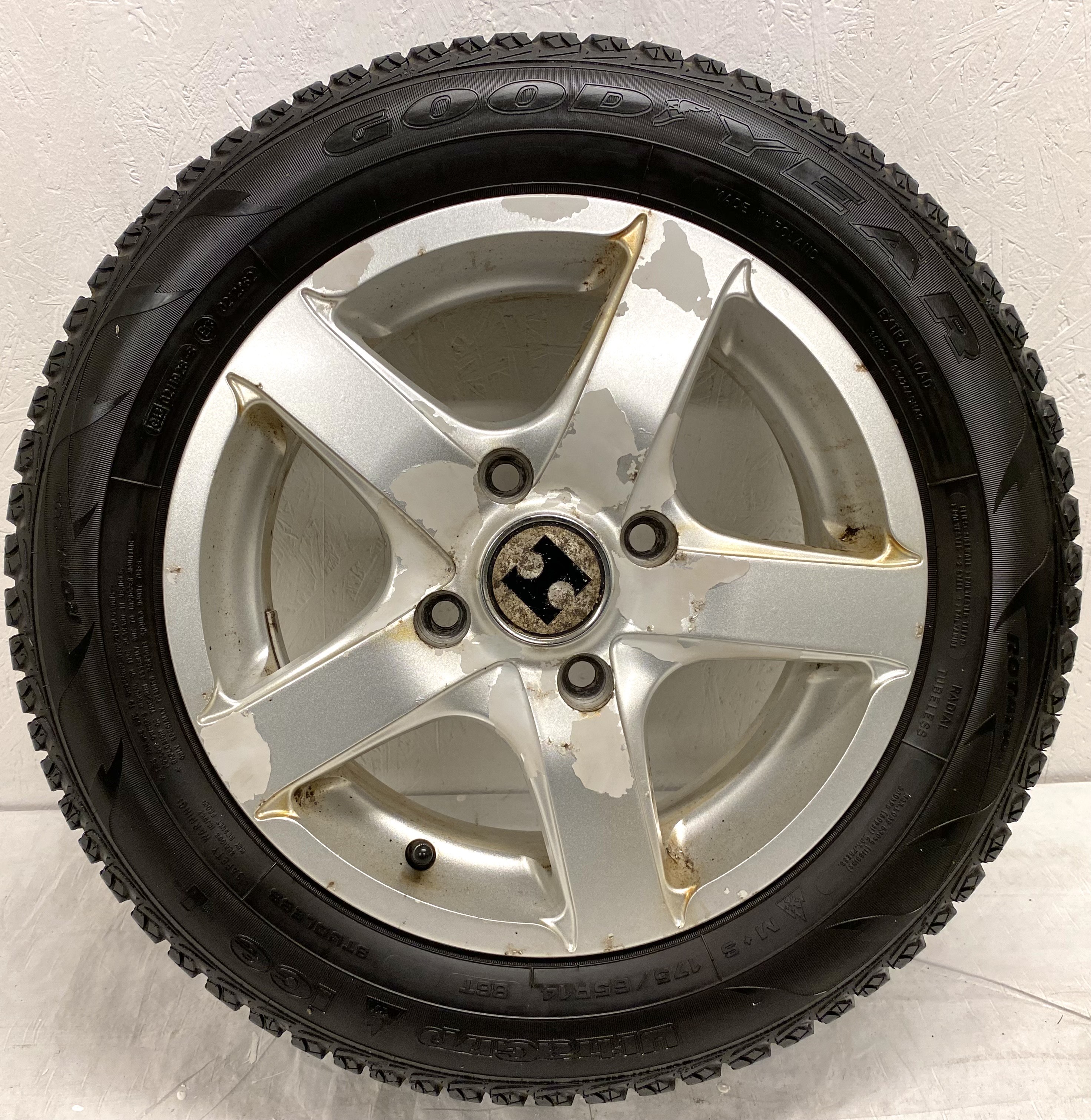 Kompletta Vinterhjul Friktion | 14" Mitsubishi Colt 4x114.3 5.5x14 ET46 67.1 + 175/65 R14 86T Goodyear Ultra Grip Ice + | V34-2010 | 5|5|4|3 mm - 11
