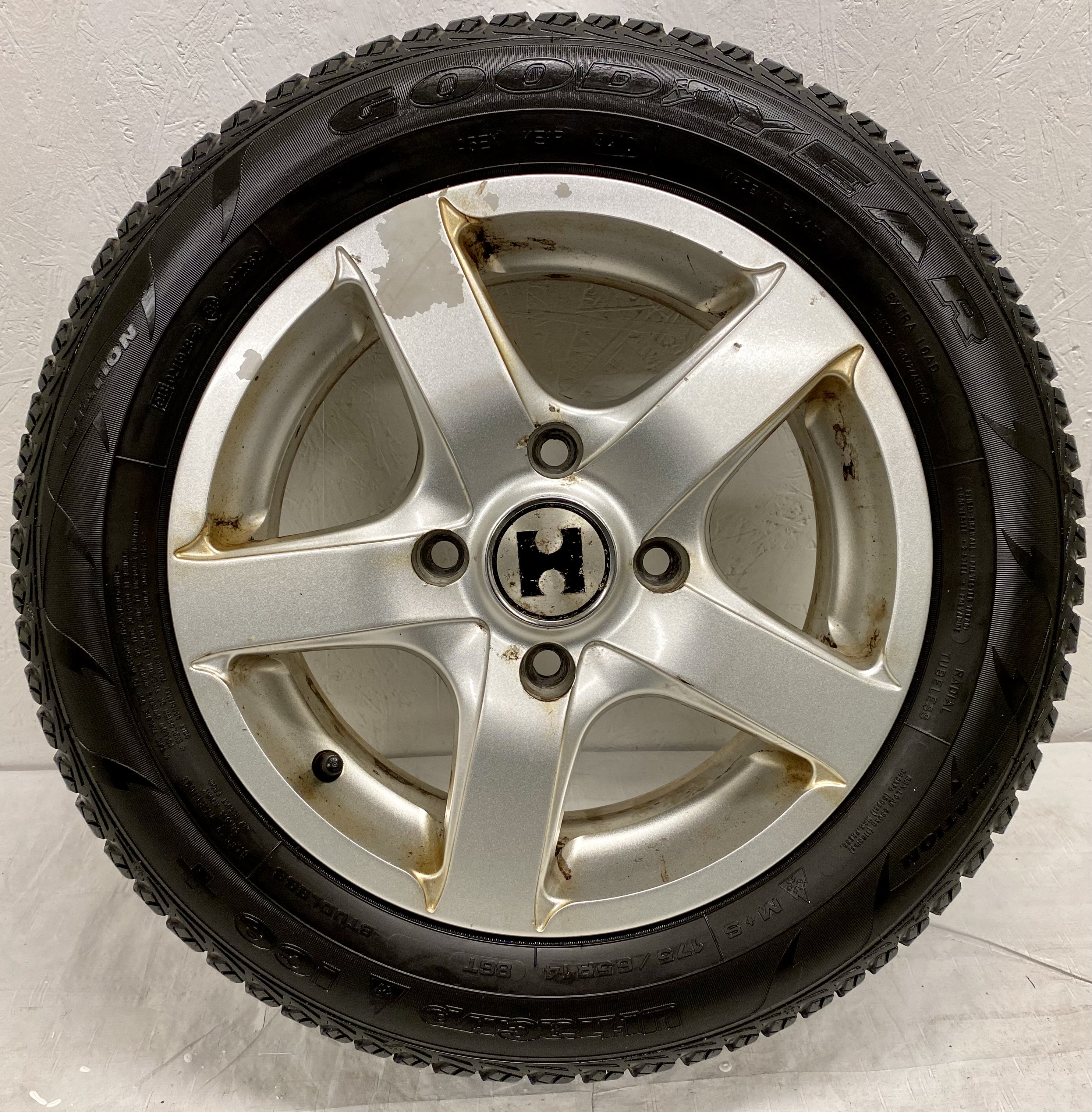 Kompletta Vinterhjul Friktion | 14" Mitsubishi Colt 4x114.3 5.5x14 ET46 67.1 + 175/65 R14 86T Goodyear Ultra Grip Ice + | V34-2010 | 5|5|4|3 mm - 5