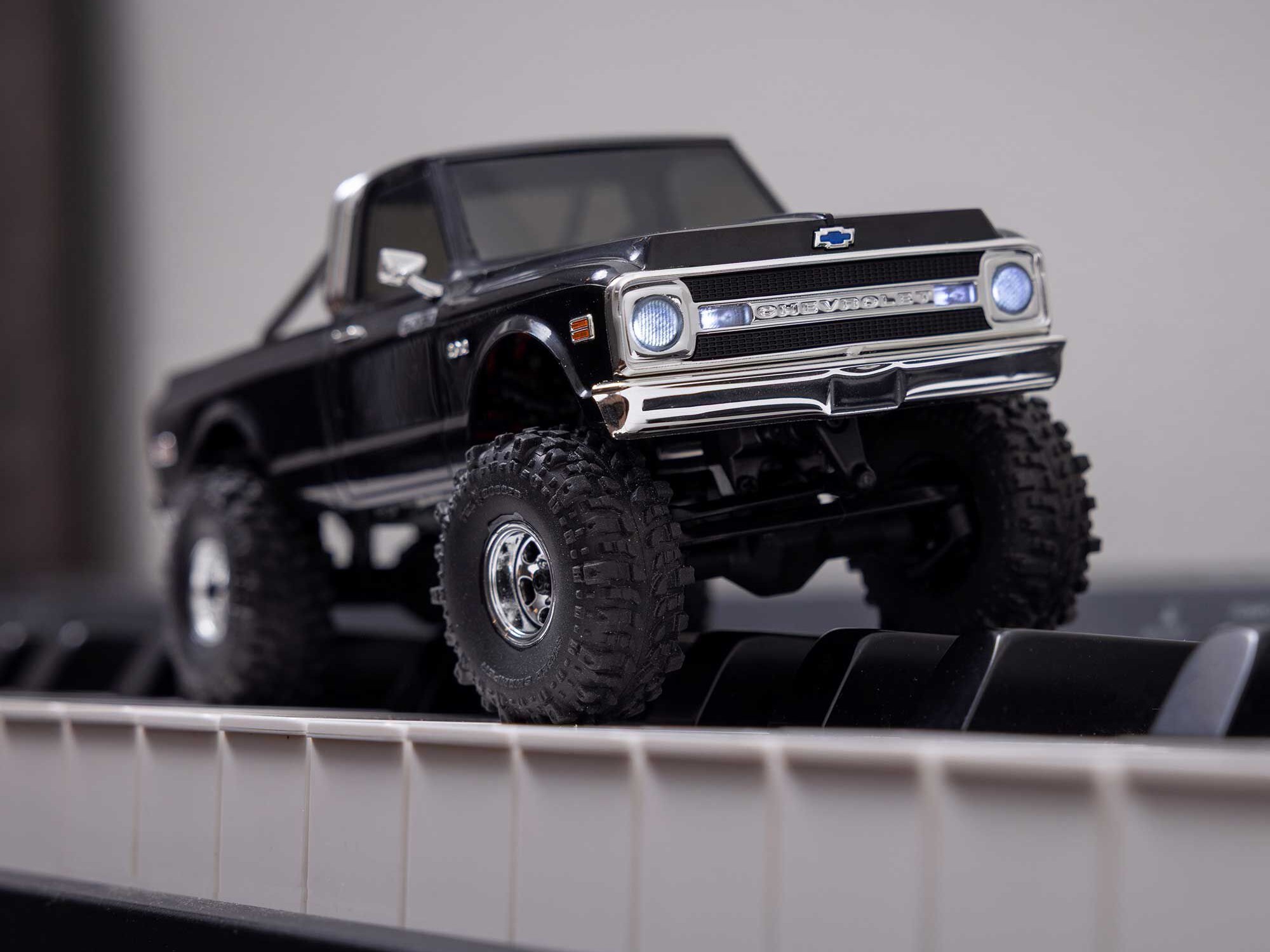 Axial 1/30 SCX30 Chevrolet K10 4X4 RTR Brushed Rock Crawler (Battery & Charger Included), Black - 21