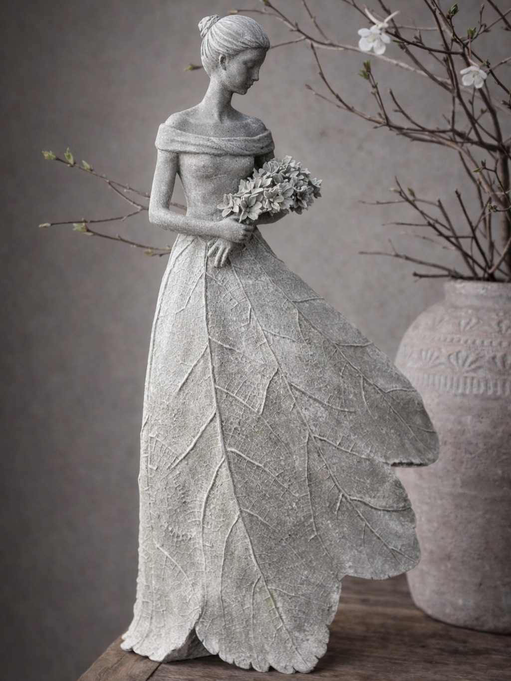 Garden lady with bouquet - Girl - Grey/Concrete colour - 60 cm - 3