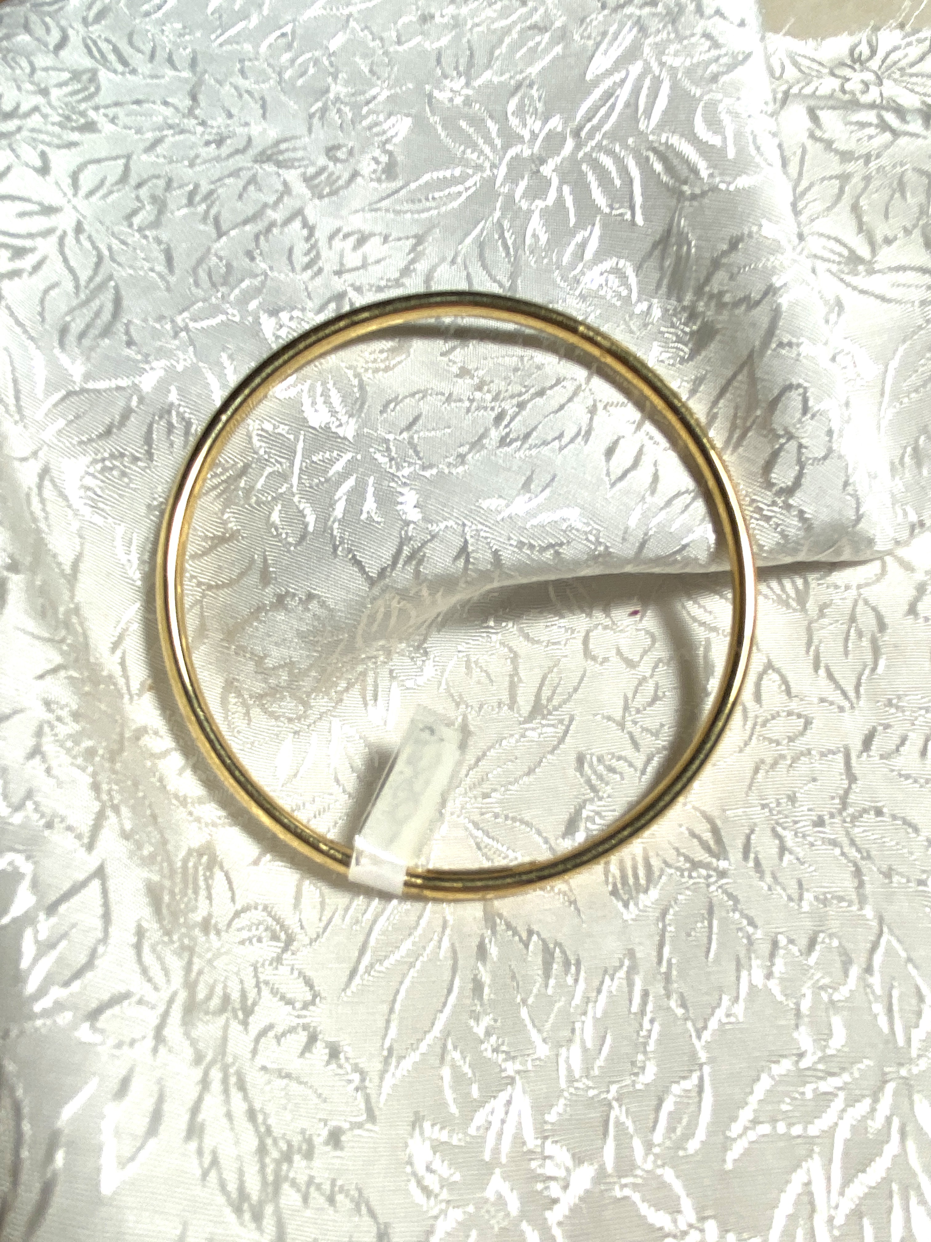 Armring i 18 Karat guld. Rund  Storlek: 66mm.   Vikt: 7,8  gram  