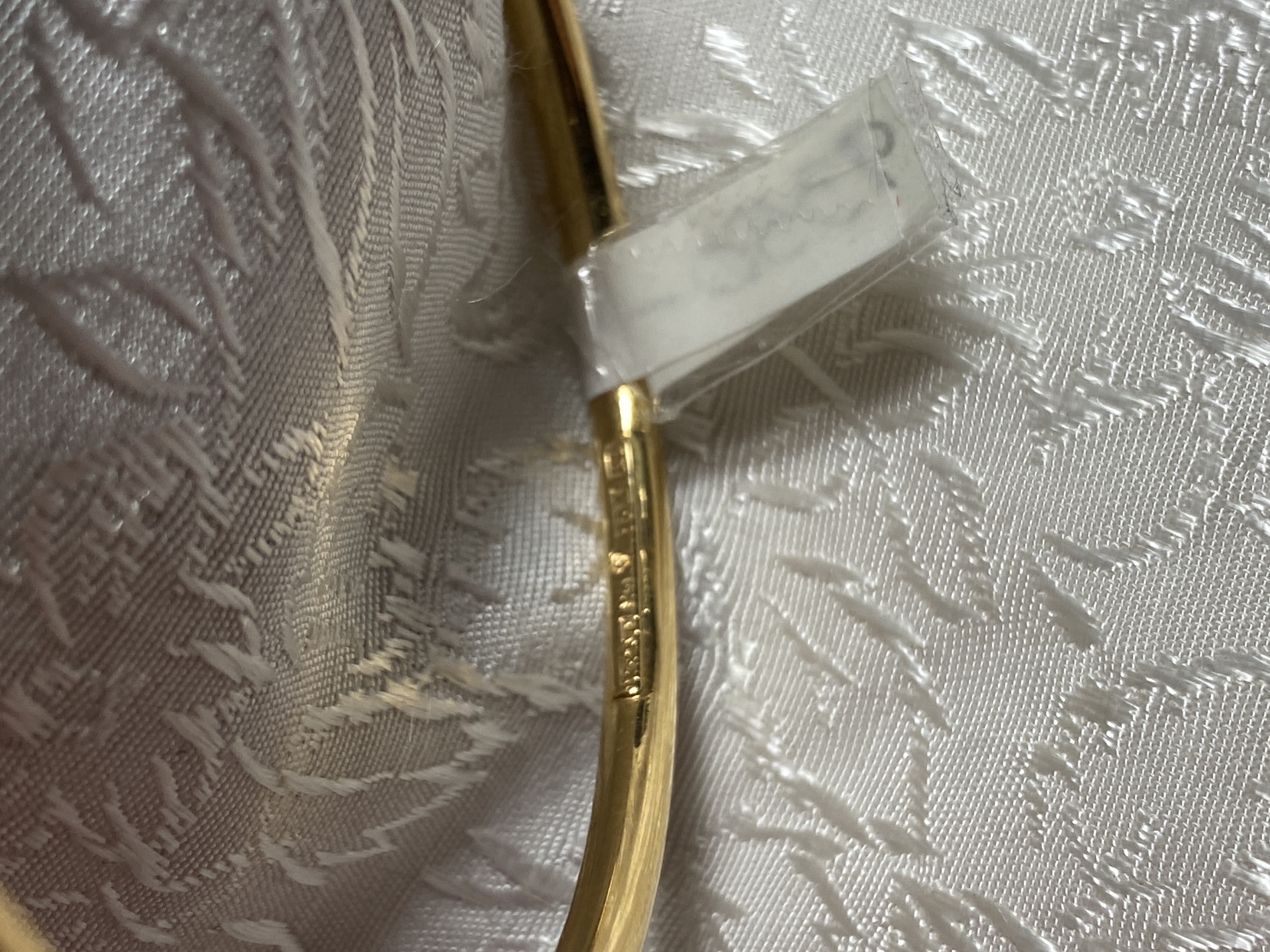 Armring i 18 Karat guld. Rund  Storlek: 66mm.   Vikt: 7,8  gram   - 3