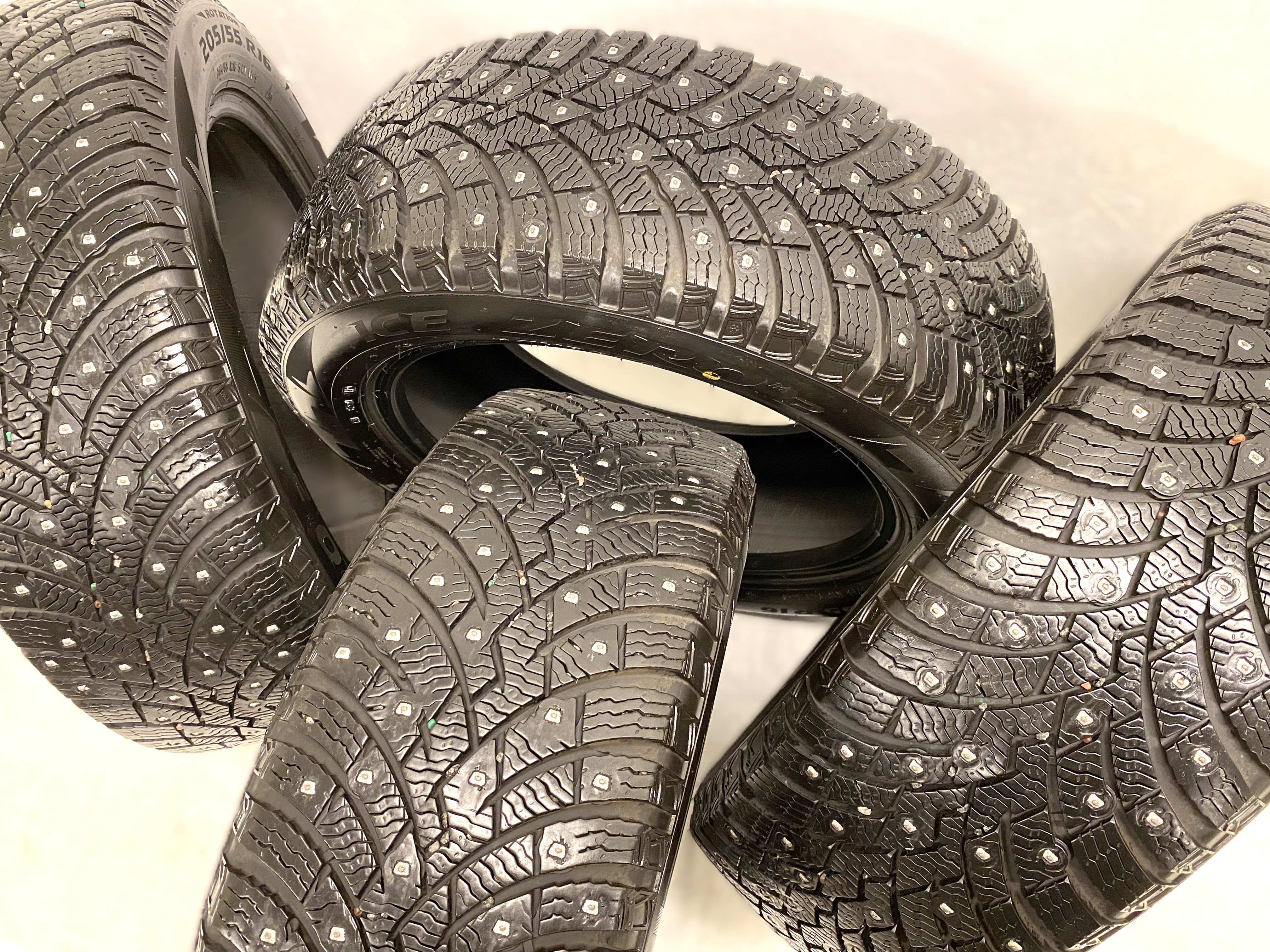 16" BEGAGNADE VINTERDÄCK DUBB | 4 st 205/55 R16 94T Pirelli Ice Zero 2 | V35-19 | 7|7|7|7 mm - 2