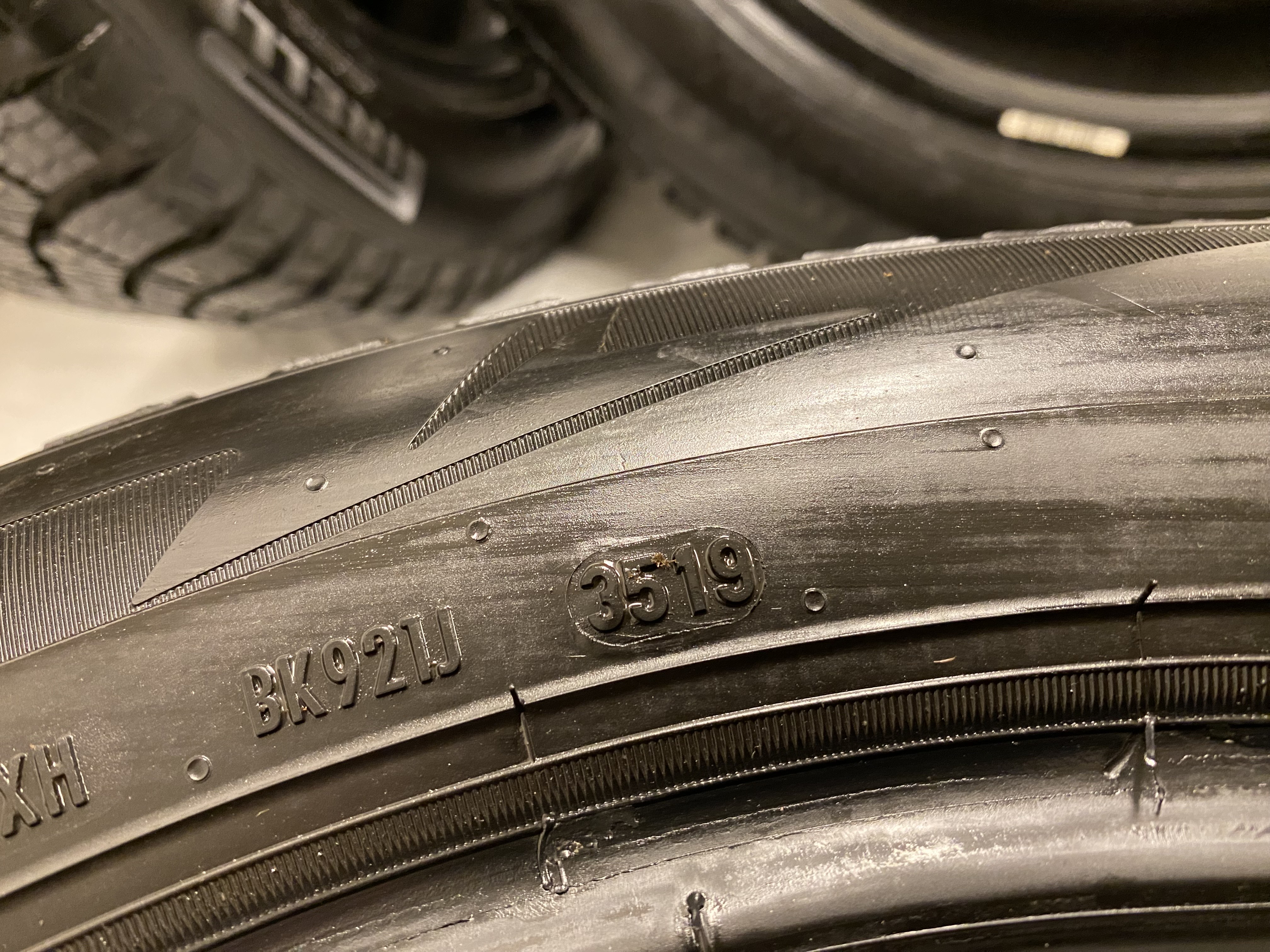 16" BEGAGNADE VINTERDÄCK DUBB | 4 st 205/55 R16 94T Pirelli Ice Zero 2 | V35-19 | 7|7|7|7 mm - 5