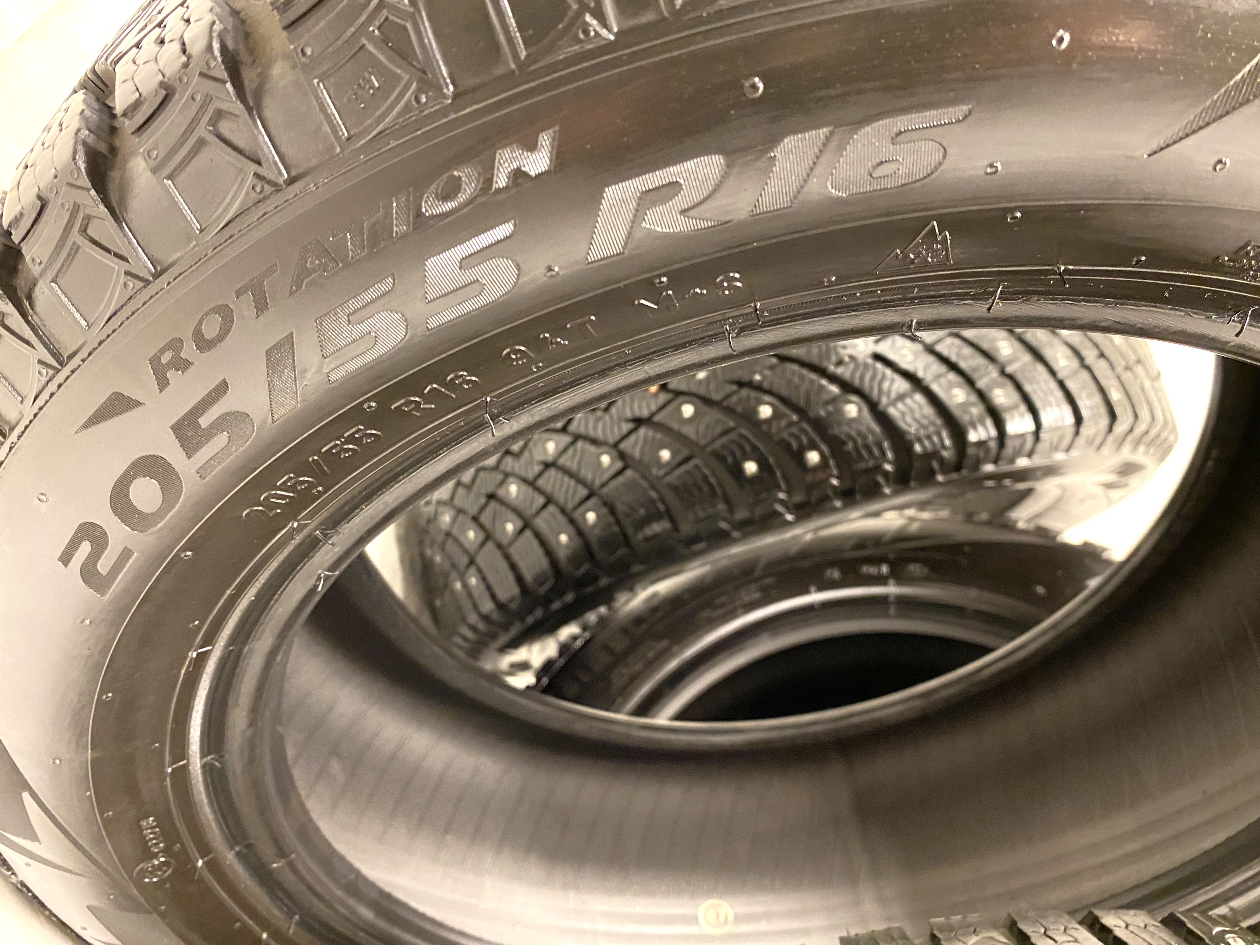 16" BEGAGNADE VINTERDÄCK DUBB | 4 st 205/55 R16 94T Pirelli Ice Zero 2 | V35-19 | 7|7|7|7 mm - 3