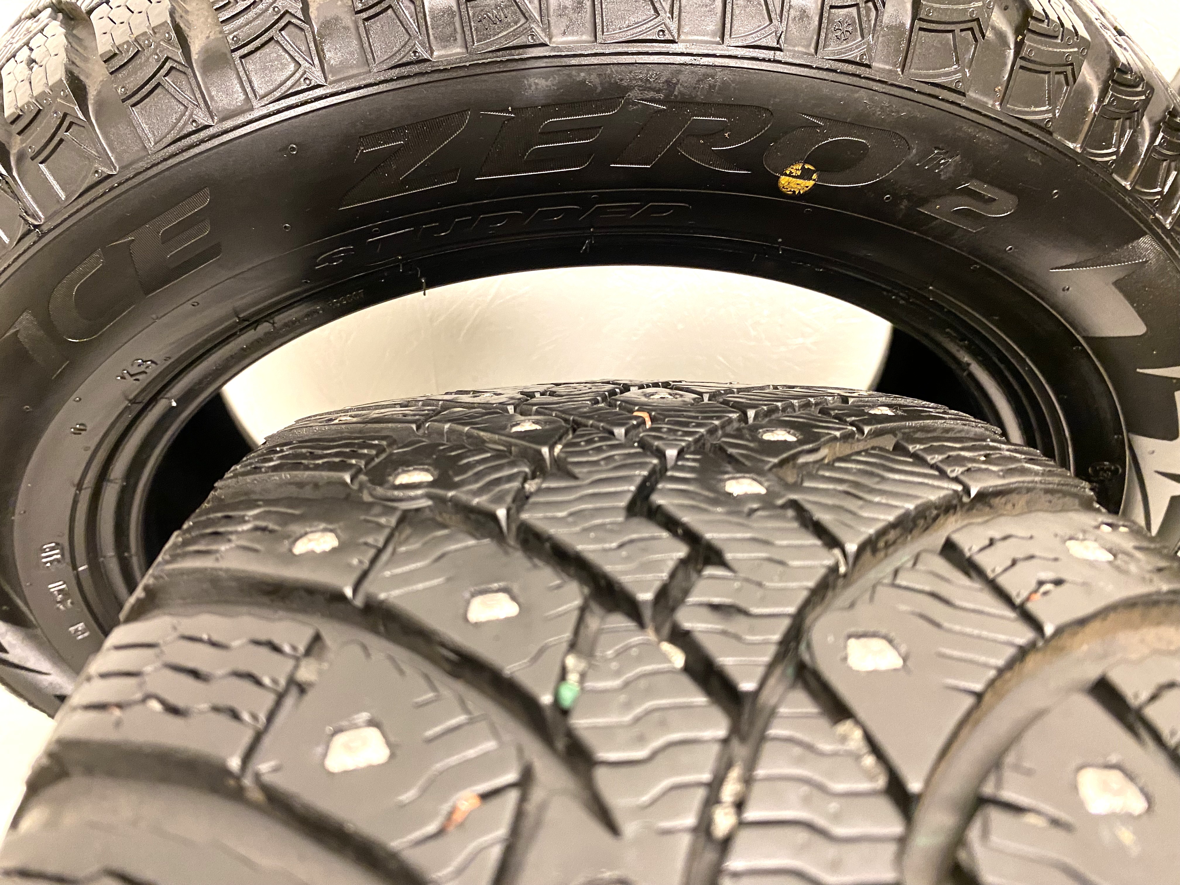 16" BEGAGNADE VINTERDÄCK DUBB | 4 st 205/55 R16 94T Pirelli Ice Zero 2 | V35-19 | 7|7|7|7 mm - 4