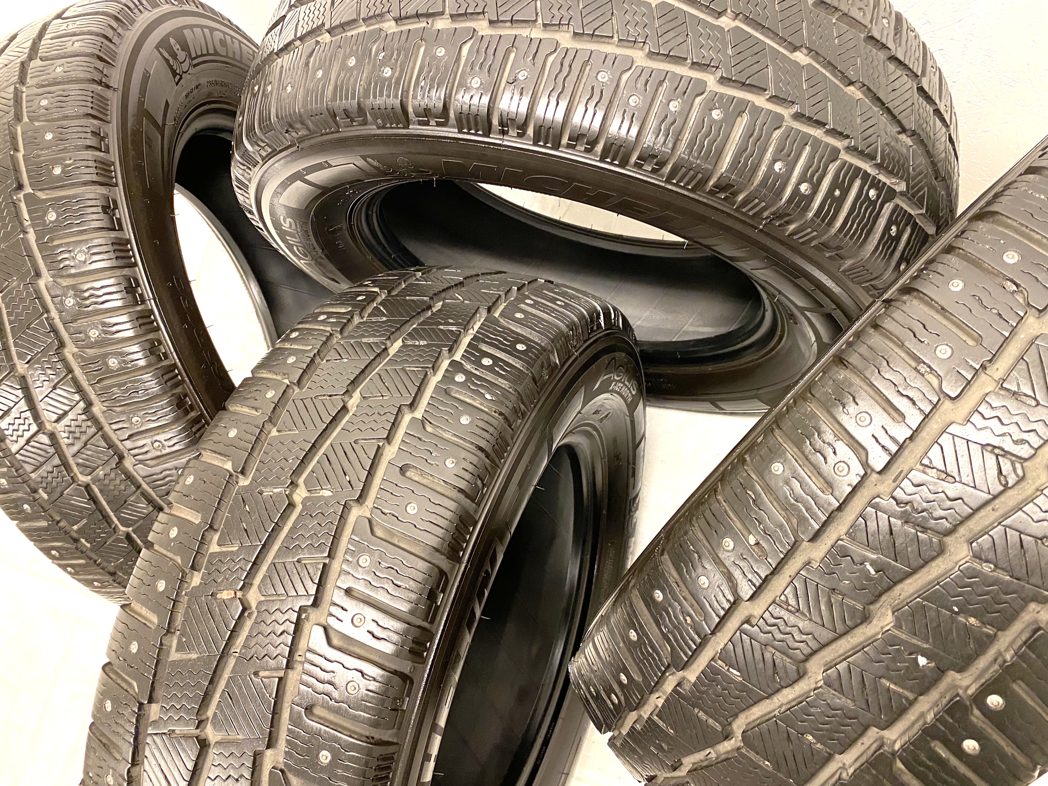 16" BEGAGNADE VINTERDÄCK DUBB | 4 st 235/65 R16C 115/113R 8PR Michelin Agilis X-Ice North | V24-24 | 8.5|8.5|7.5|7.5 mm - 2