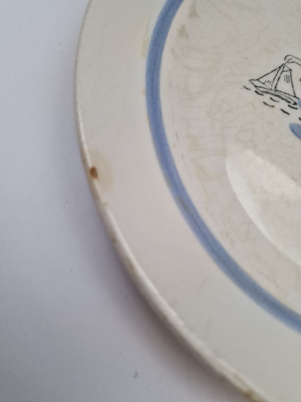 Children's plate playing children by water - 2