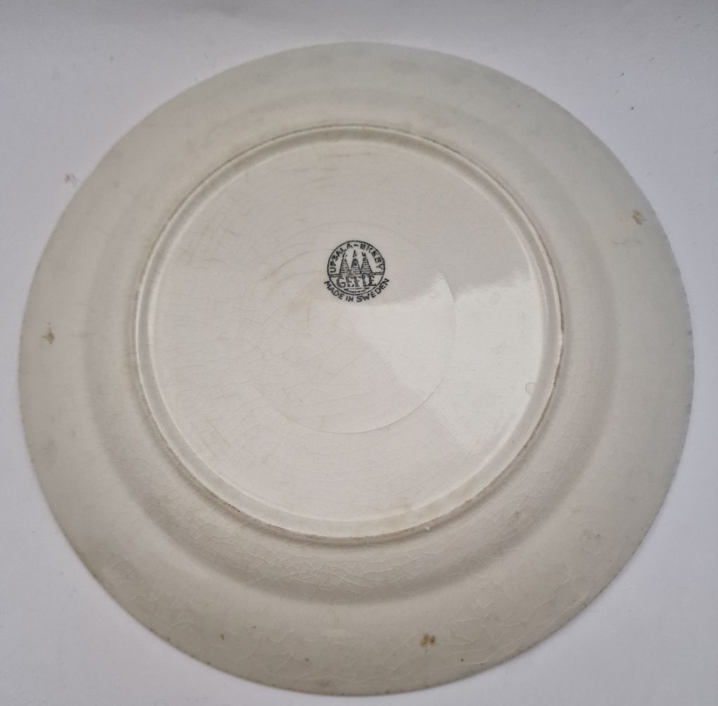 Children's plate playing children by water - 3