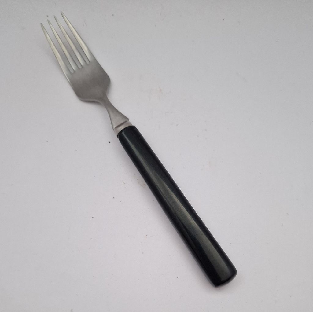 Rounded handle with stainless steel collar fork