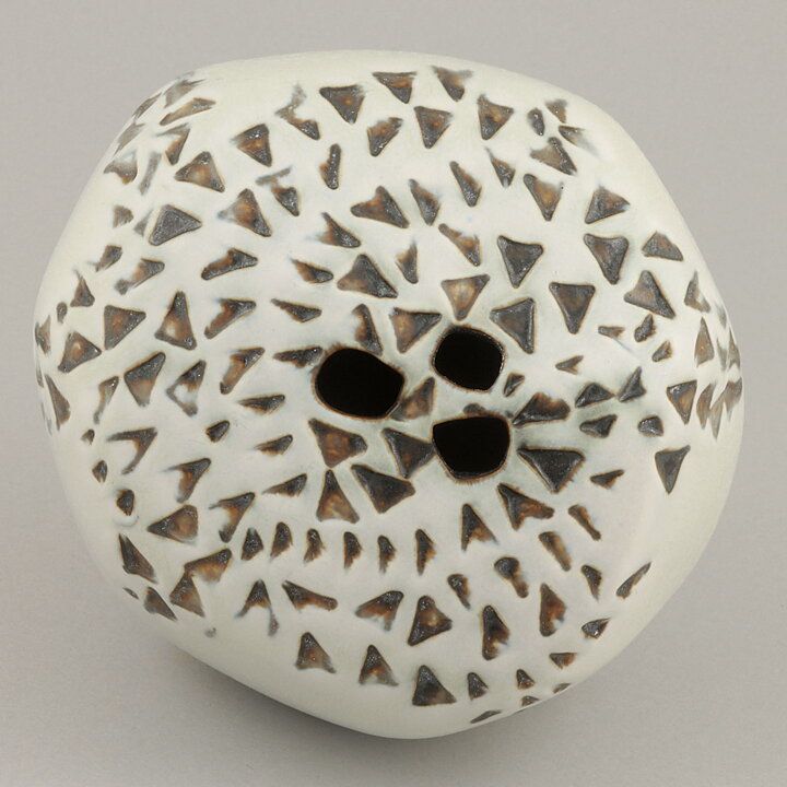 Johnny Rolf (1966) White Flower Stone with Relief Decor 14/10 cm