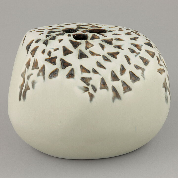 Johnny Rolf (1966) White Flower Stone with Relief Decor 14/10 cm