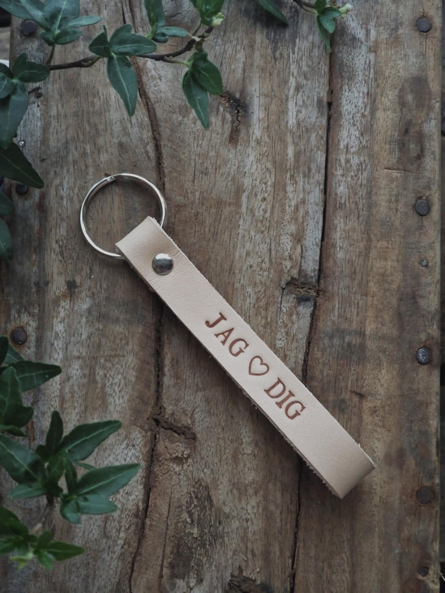 Nyckelring i läder "Jag <3 dig"