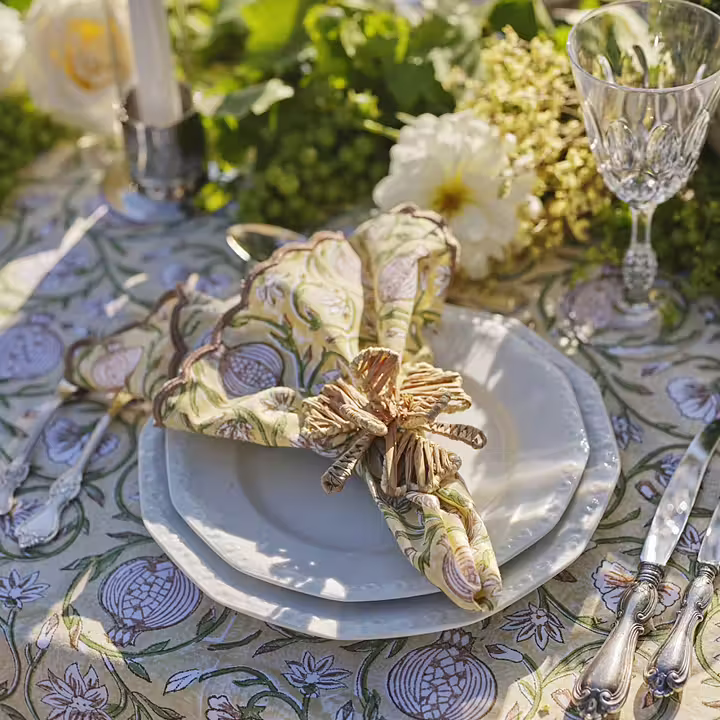 Bomullsduk i gult för avlånga bord Blocktryckt sommarduk i comull från Chamois