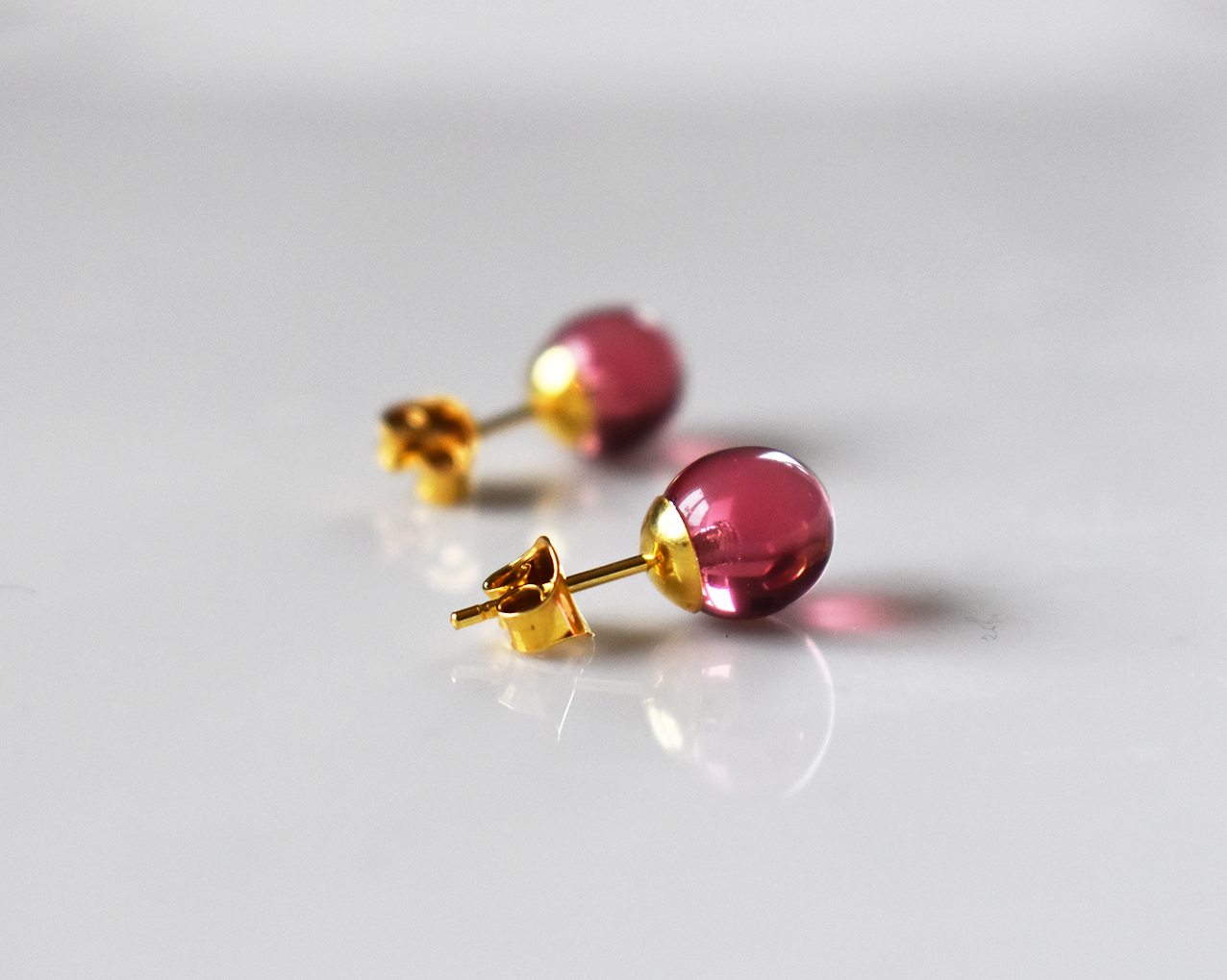 NATURE DUSTY PINK - dark pink ear sticks gold plated