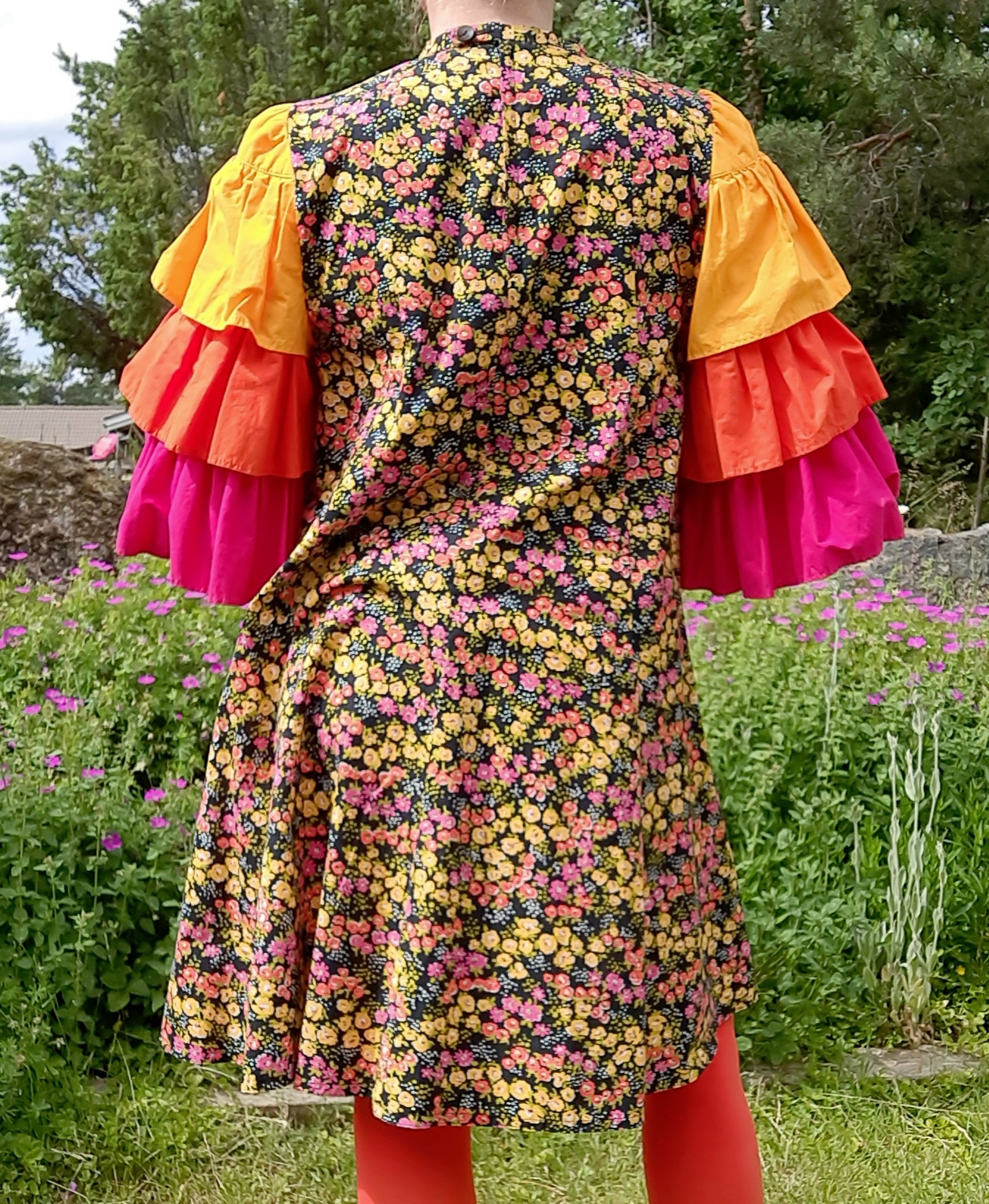 Remake-klänning med volangärmar ca storlek M-L - 3