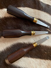 Set om tre skruvmejslar - Mässing och valnöt