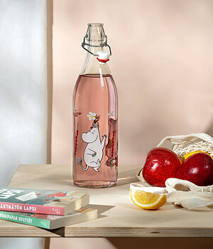 Mumin Glasflaska med patentkork 1 L - Wild Strawberries