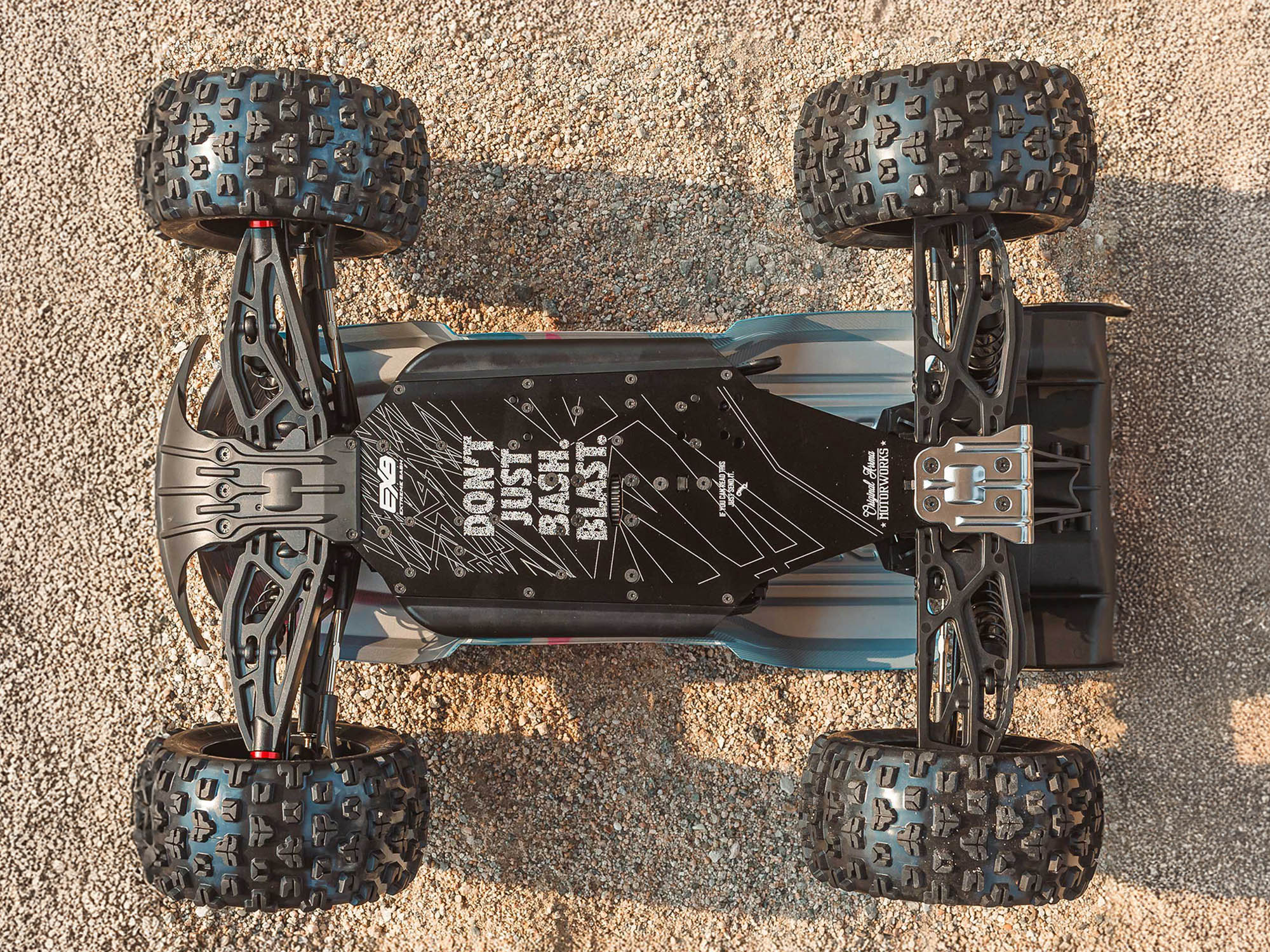 Arrma 1/8 KRATON 4X4 6S BLX BRUSHLESS V6 SPEED TRUCK RTR (Blue/Red) - 11