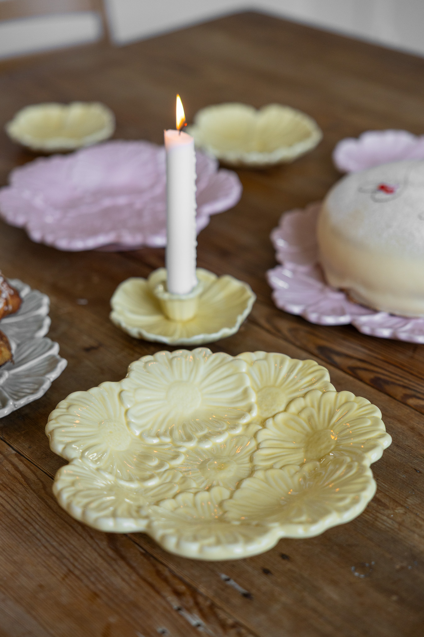 Meadow - Dish - Flower - Ceramic - Light Yellow - 25x25 cm