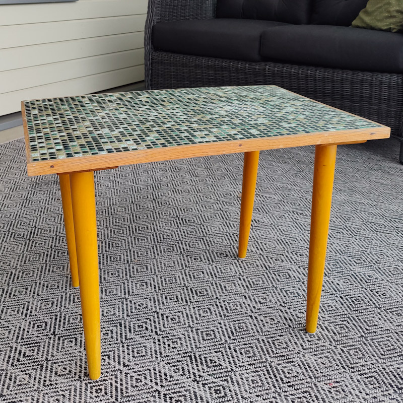 Bord med mosaik