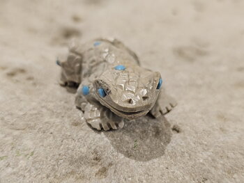 Zuni fetish frog