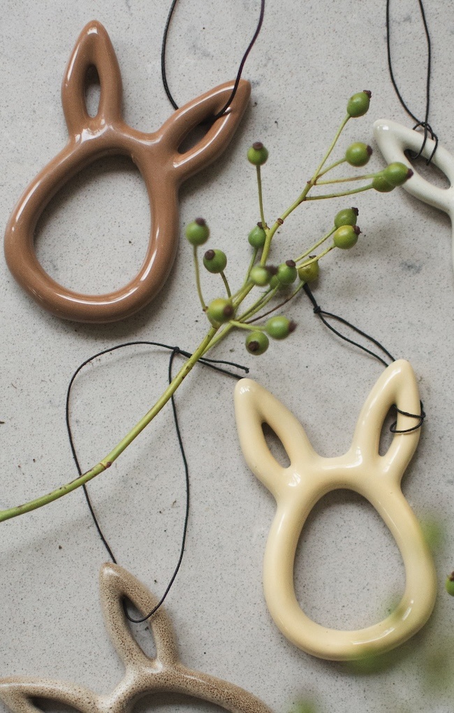 Hanging Rabbit - Shiny Nougat - Rabbit - 8x5 cm - DBKD