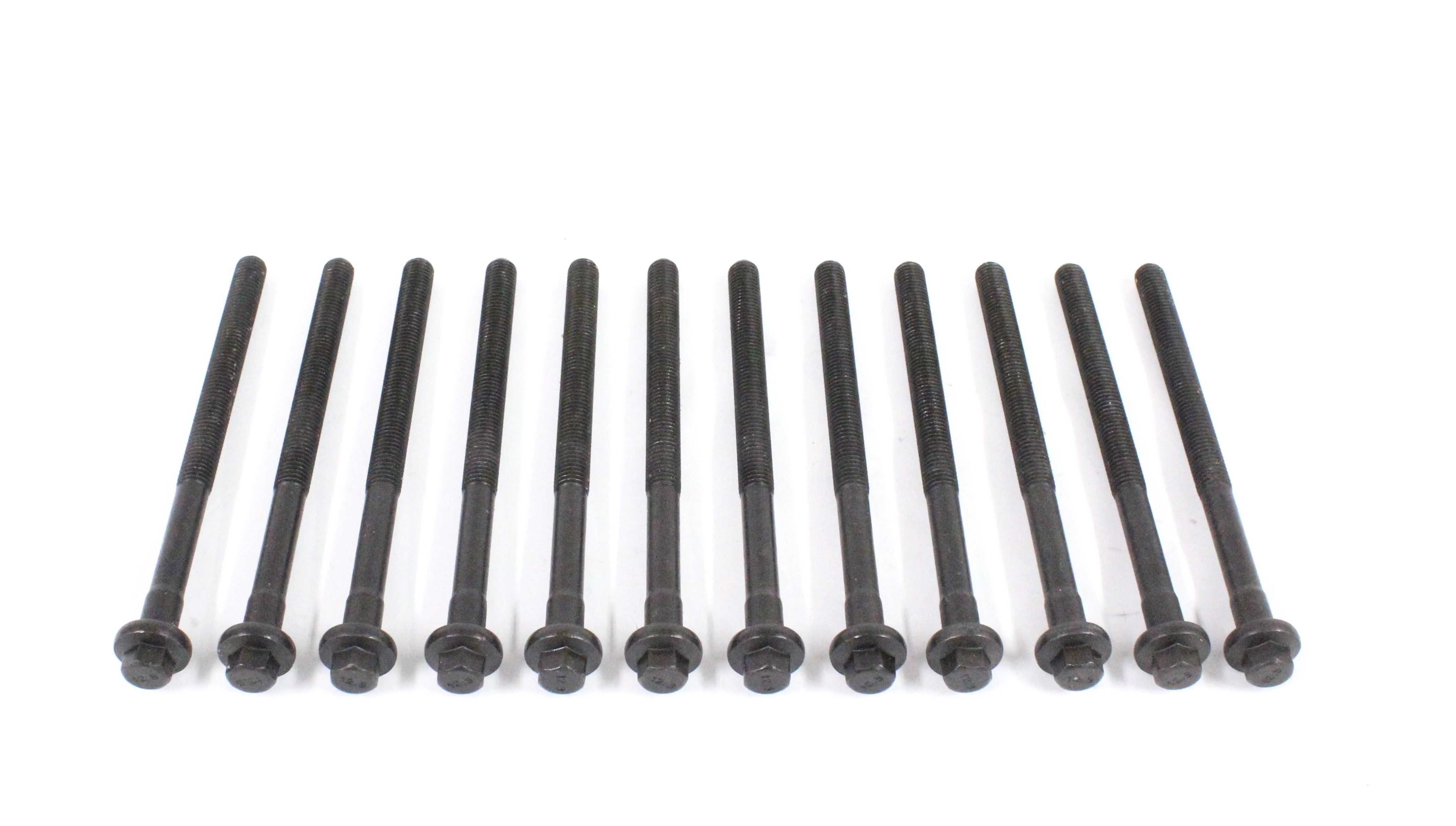 Cylinder head bolt kit, D5244T