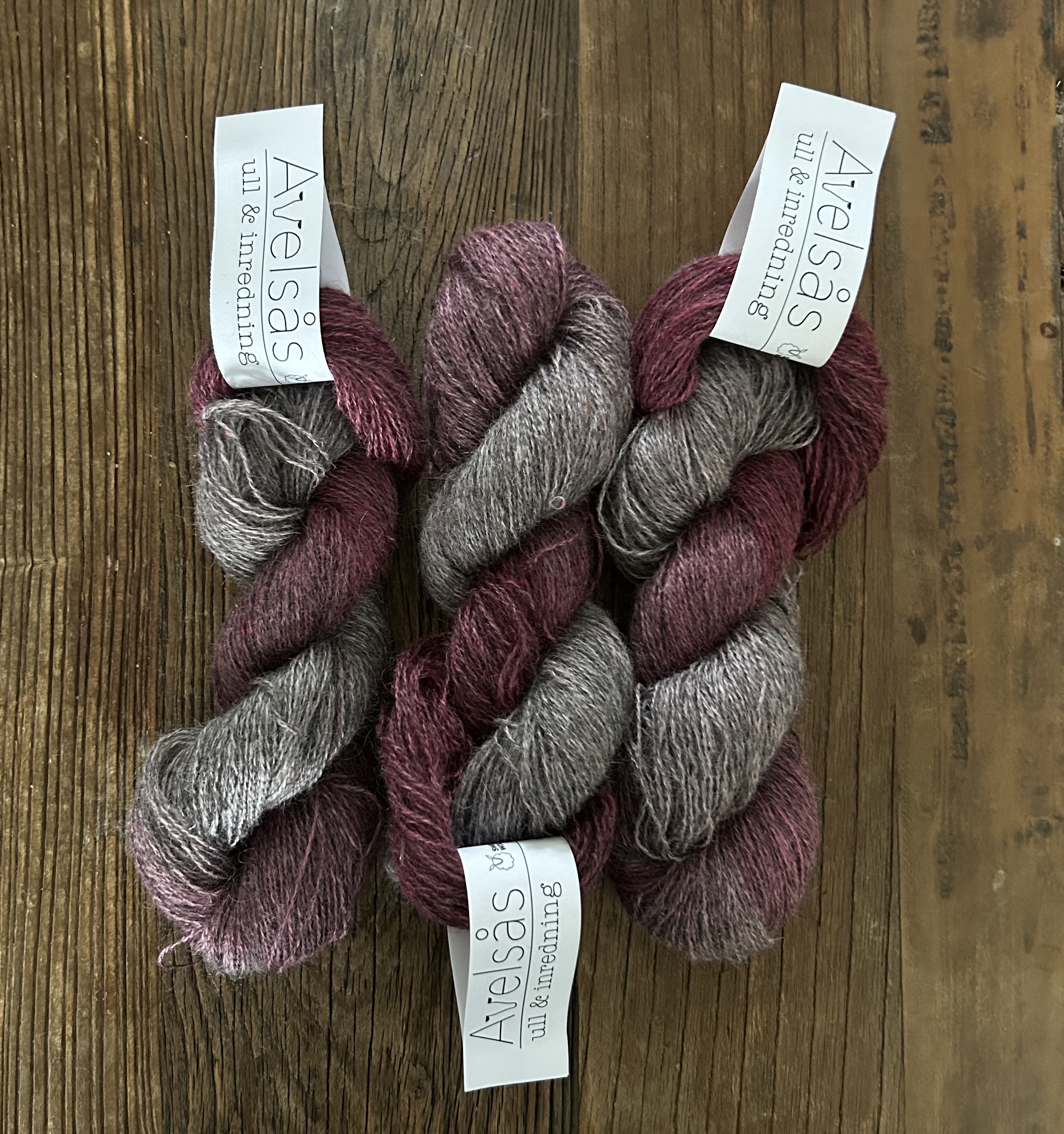 2-ply sock yarn Flower buds in pink