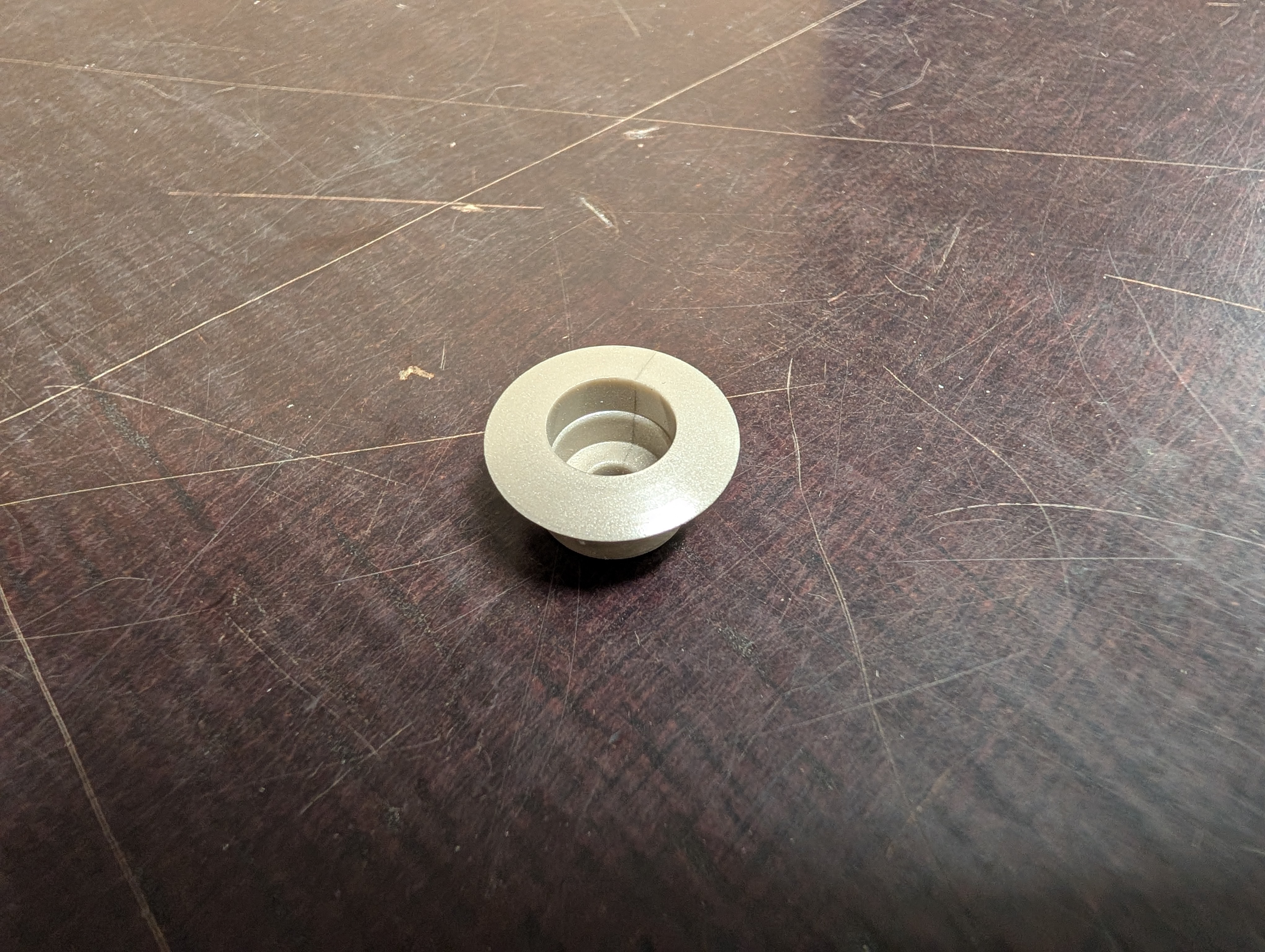 Plug & casing for mount. plastic. Bürstner - Champagne