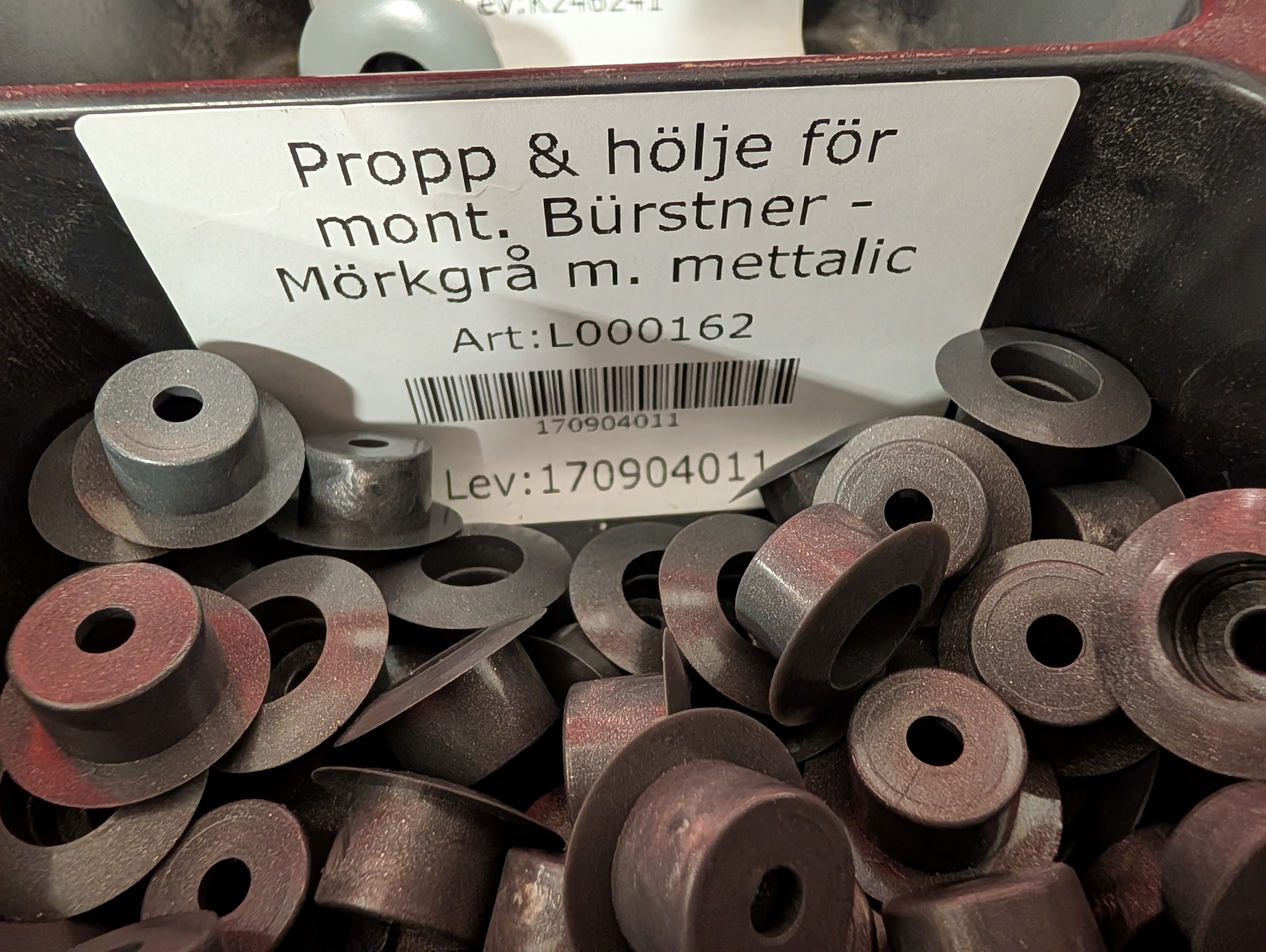 Plugg og deksel for Bürstner-feste - Mørkegrå med metallisk finish - 2