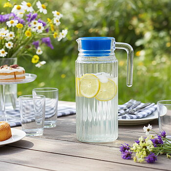 Bringare / Tillbringare i glas med plastlock. Rymd 1 L. fyrkantig.