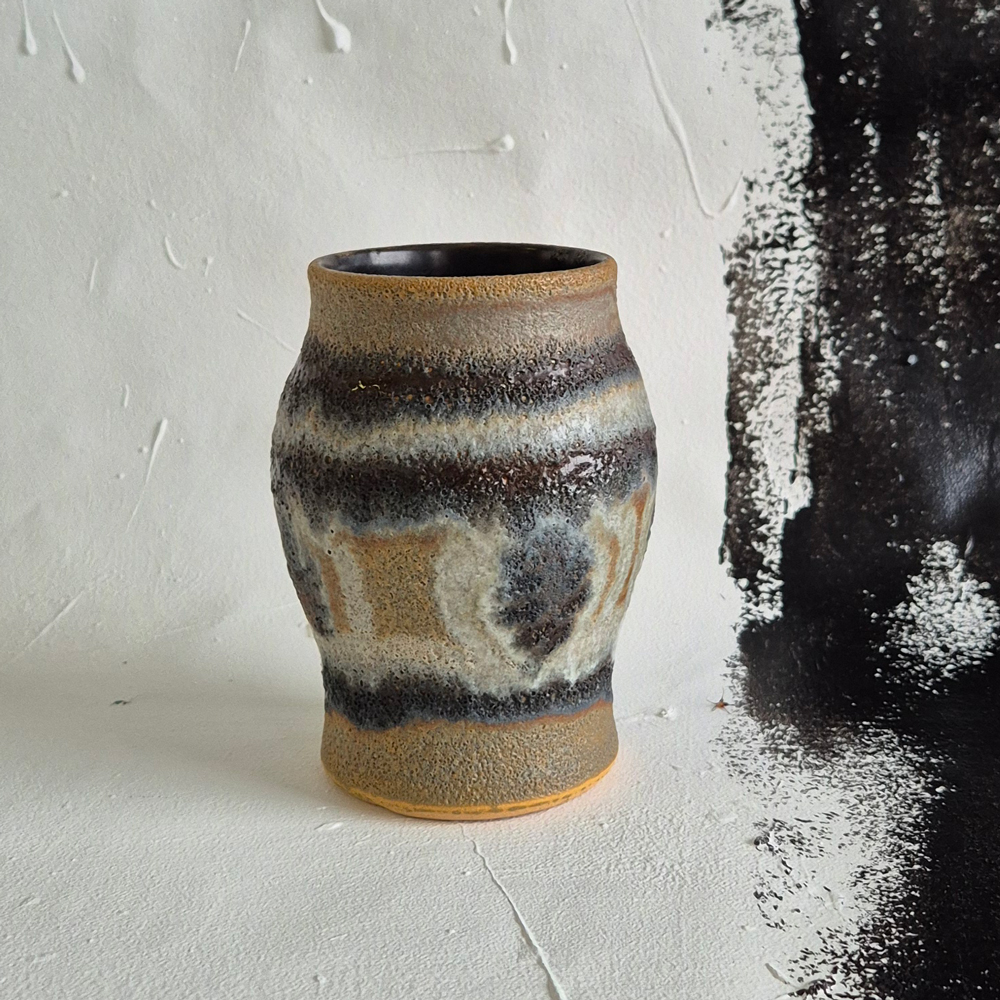 vintage VAS beige-grå med grov matt glasyr, h 13,7 cm