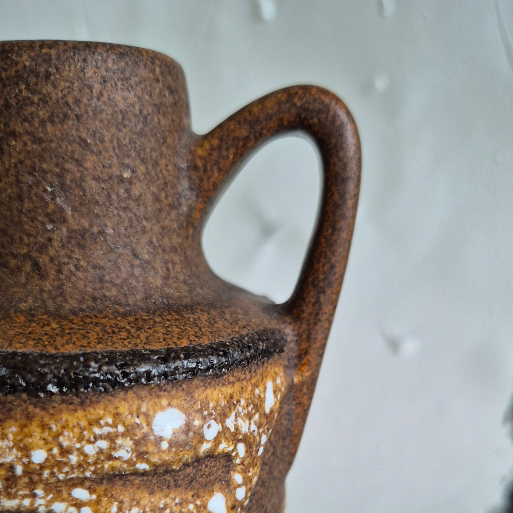 vintage VAS med hänkel, brun-vit, skrovlig matt glasyr, h 13,5 cm - 7