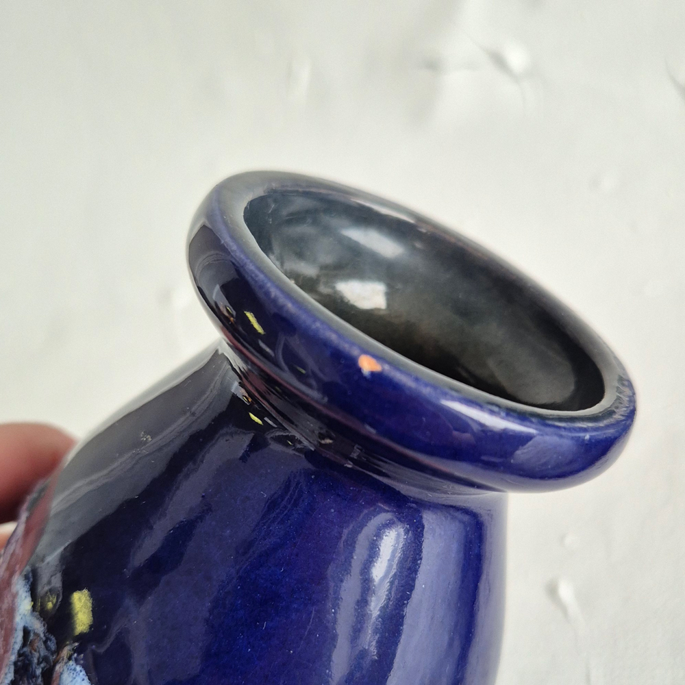 vintage VAS Strehla GDR, blå glasyr med vitt mönster, h 15,5 cm - 9