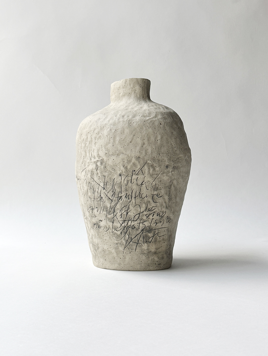 SCRIPTUM OBSCURA Vase 3