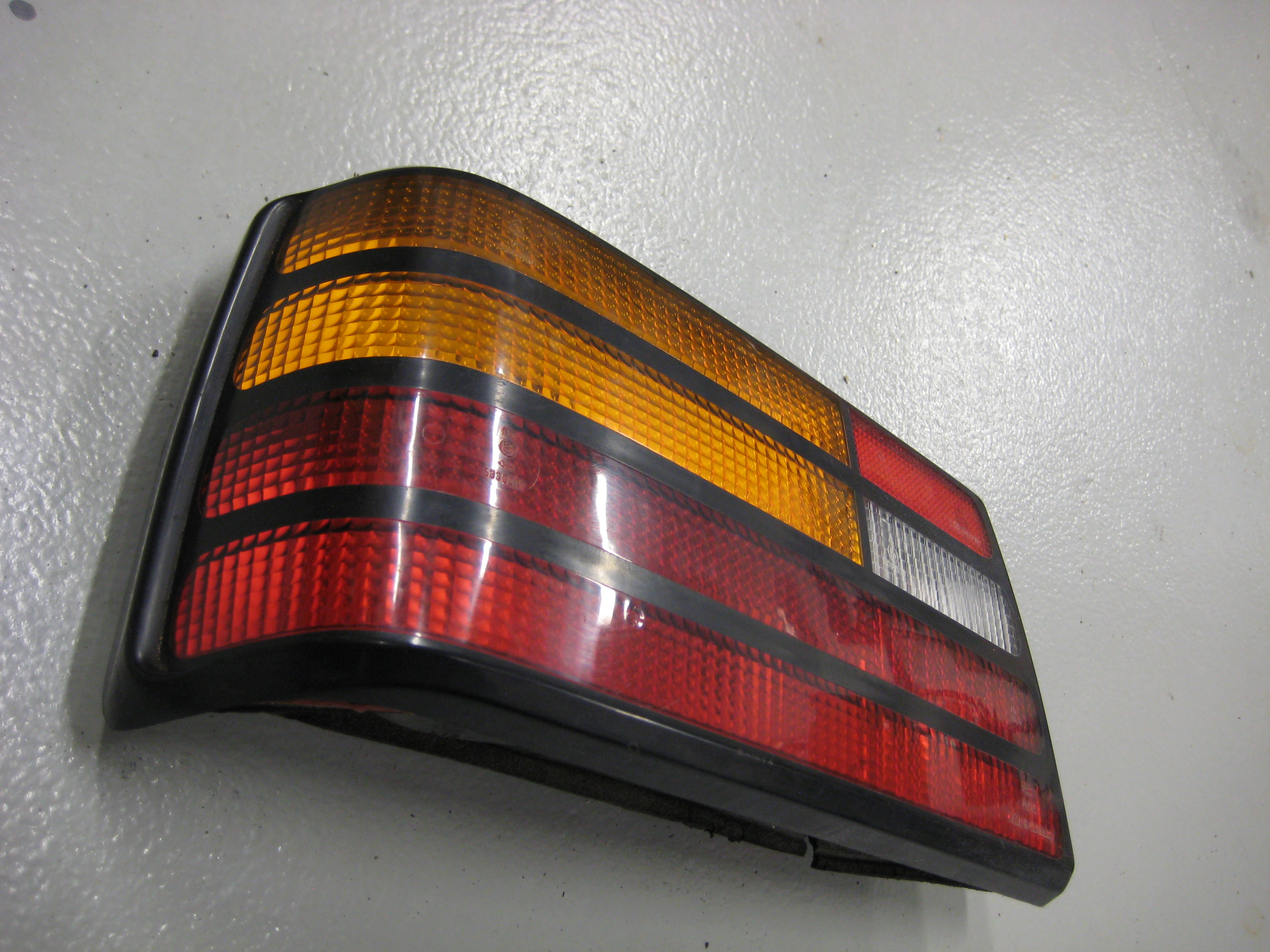 Baklampa vänster Ford Orion - 2