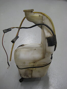Lasinpesunesten säiliö Ford Fiesta MK2