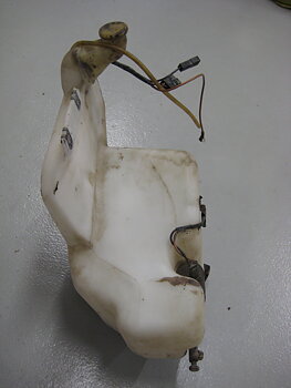 Lasinpesunesten säiliö Ford Fiesta MK2