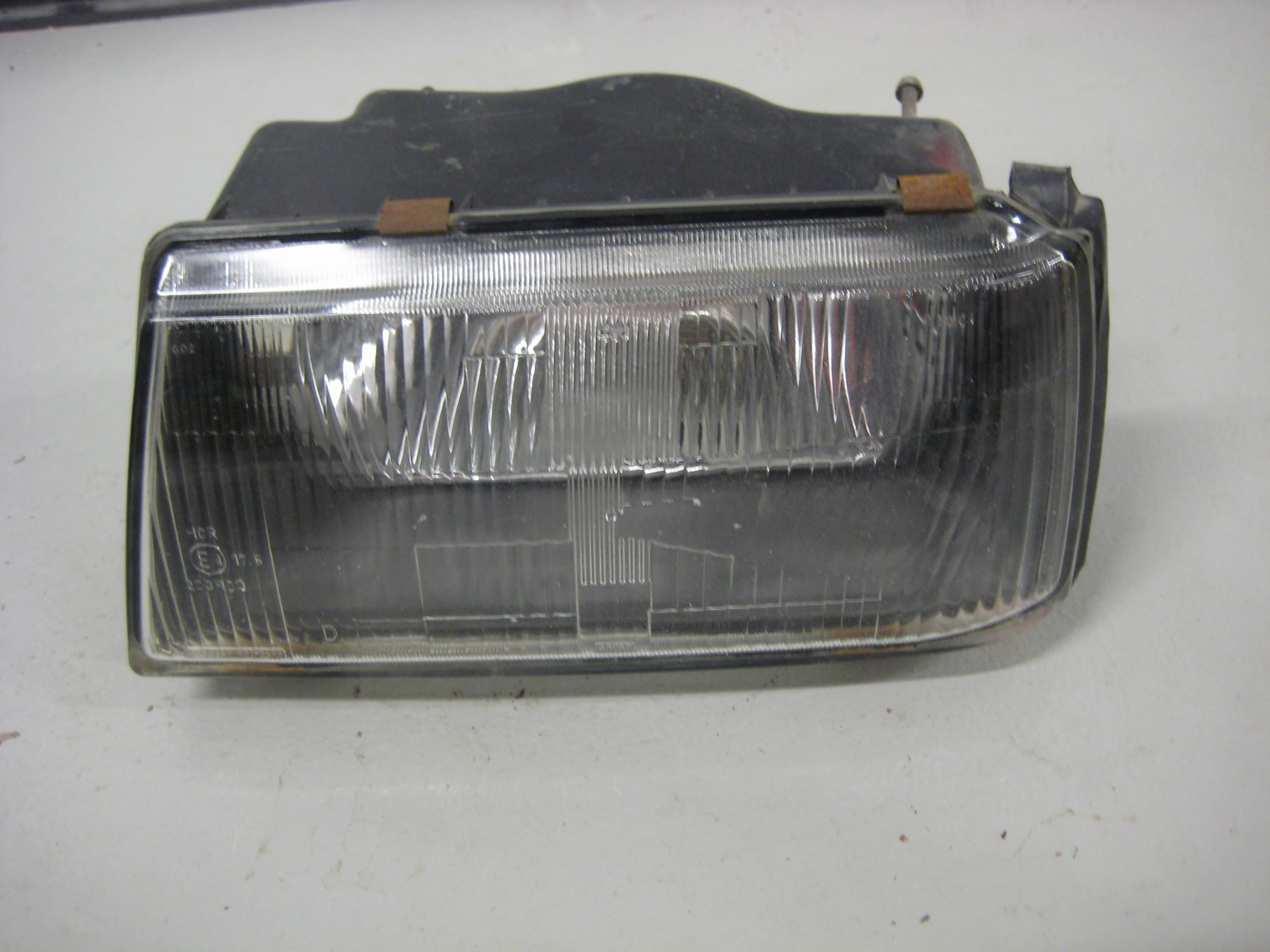 Etuvalo Mitsubishi Lancer 84-88 Vasen