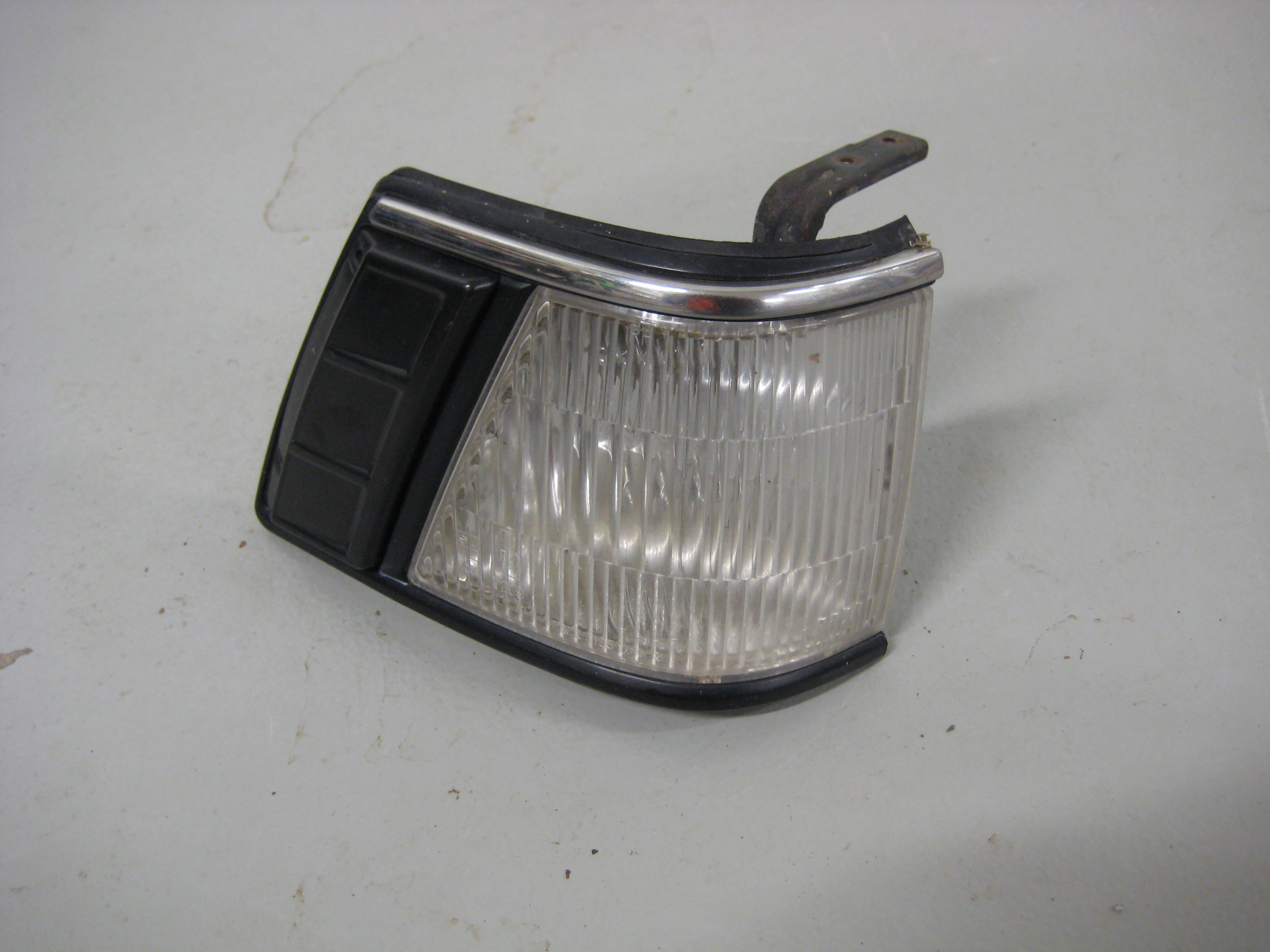 Parking light Nissan Bluebird Right