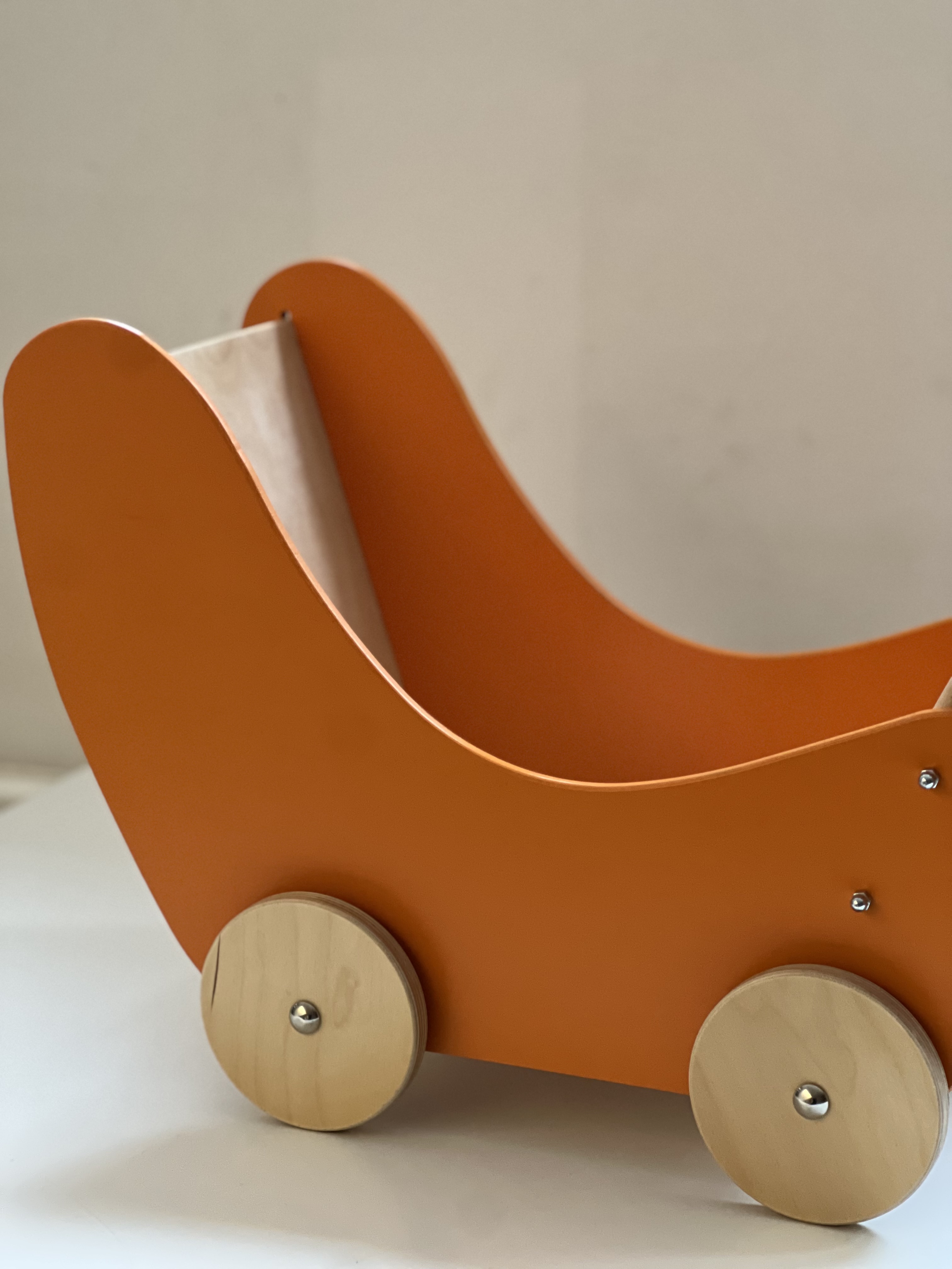 Dockvagn i trä från Hess - orange - 2
