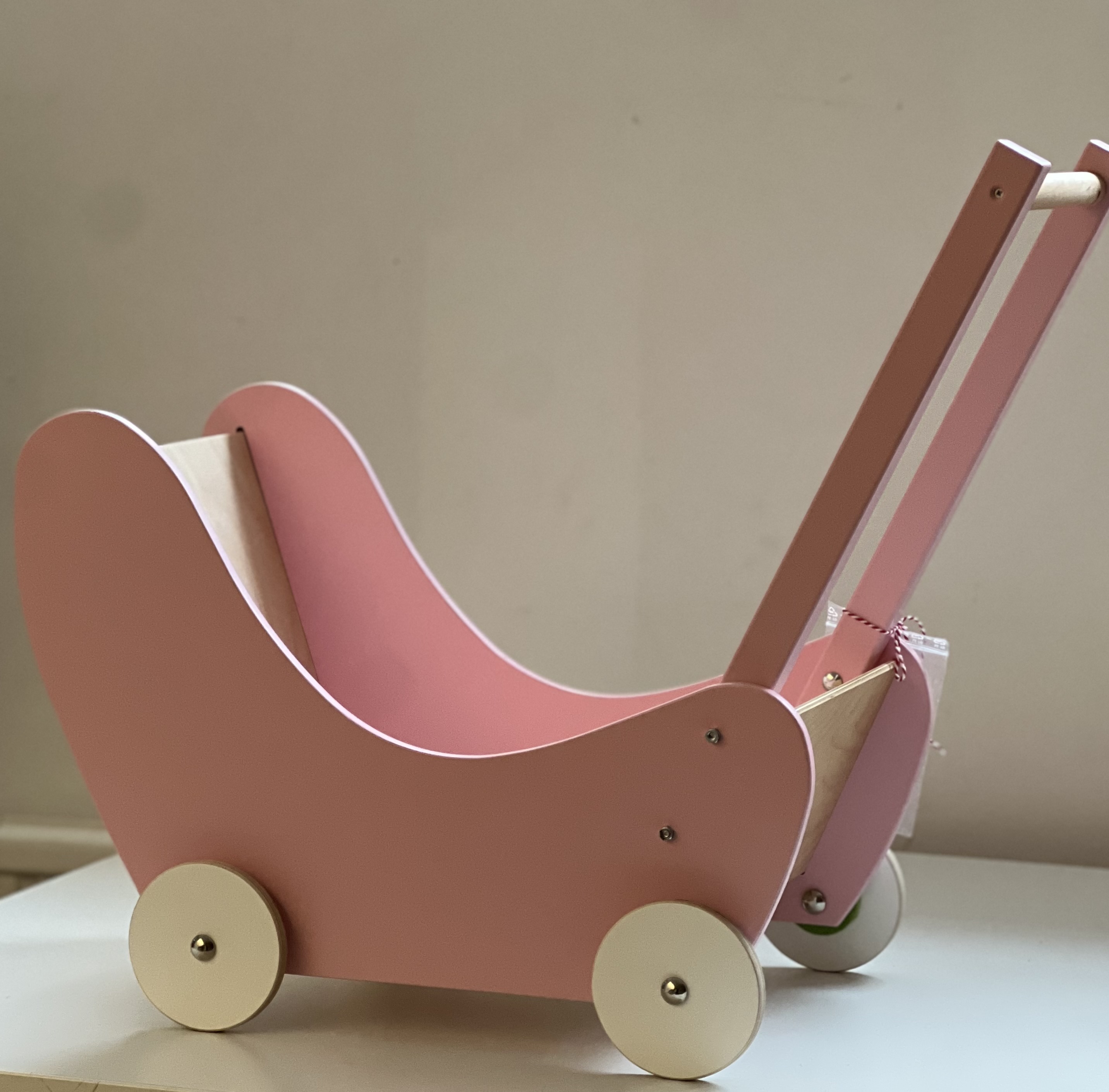 Dockvagn i trä från Hess - rosa  - 8
