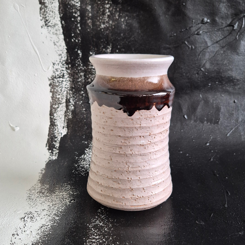vintage VAS Steninge, beigevit med brunt, h 16,5 cm